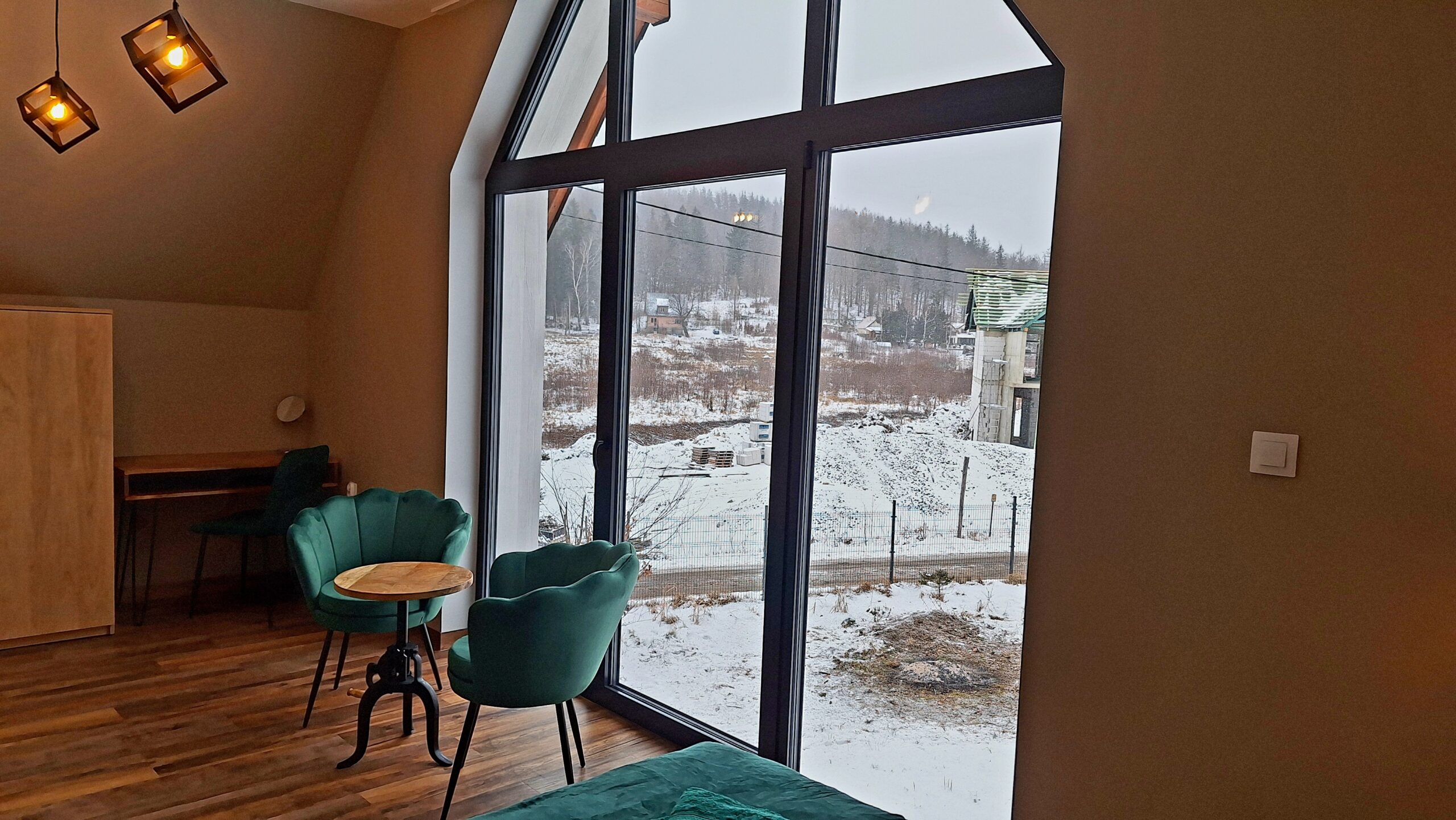 Zimowa panorama Karkonoszy widziana z sypialni Master